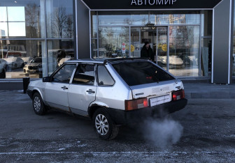 Подержанный автомобиль LADA (ВАЗ) 2109 Hatchback 2003 года (7 фото)