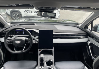 Подержанный автомобиль Geely Atlas 2024 года (10 фото)