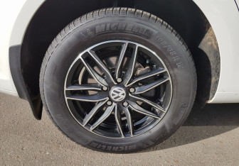 Подержанный автомобиль Volkswagen Touran 2011 года (13 фото)