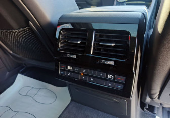 Подержанный автомобиль Volkswagen Touareg 2020 года (17 фото)