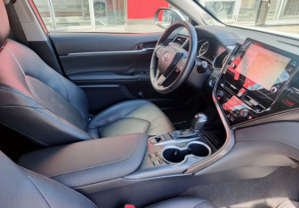 Подержанный автомобиль Toyota Camry Sedan 2021 года (13 фото)
