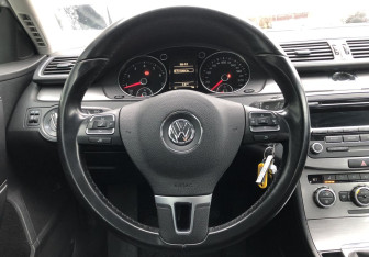 Подержанный автомобиль Volkswagen Passat Sedan 2012 года (12 фото)
