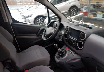Подержанный автомобиль Peugeot Partner 2013 года (9 фото)