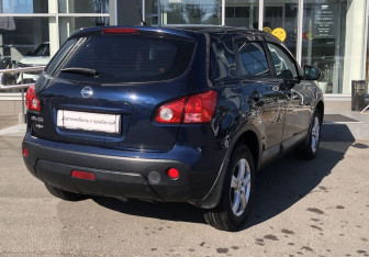 Подержанный автомобиль Nissan Qashqai 2009 года (5 фото)