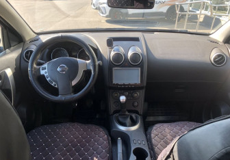 Подержанный автомобиль Nissan Qashqai 2009 года (10 фото)