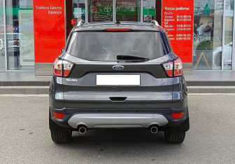 Подержанный автомобиль Ford Kuga 2017 года (6 фото)