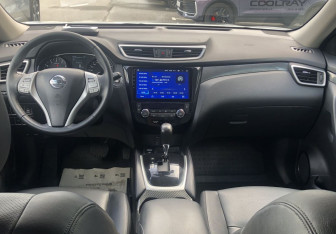Подержанный автомобиль Nissan X-Trail 2015 года (10 фото)
