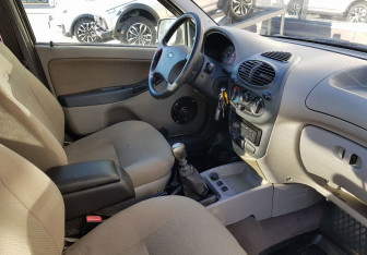 Подержанный автомобиль LADA (ВАЗ) Kalina Sedan 2010 года (9 фото)