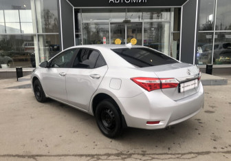 Подержанный автомобиль Toyota Corolla Sedan 2018 года (7 фото)