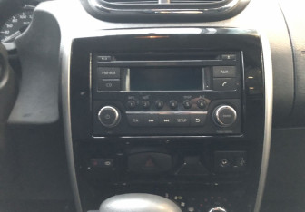 Подержанный автомобиль Nissan Terrano 2014 года (15 фото)