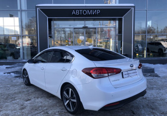 Подержанный автомобиль Kia Cerato Sedan 2017 года (7 фото)