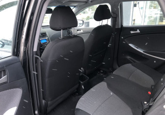 Подержанный автомобиль Hyundai Solaris Hatchback 2014 года (11 фото)