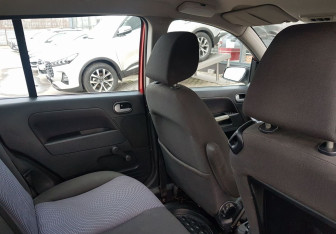 Подержанный автомобиль Ford Fusion 2007 года (10 фото)