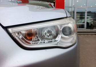 Подержанный автомобиль Mitsubishi ASX 2012 года (9 фото)