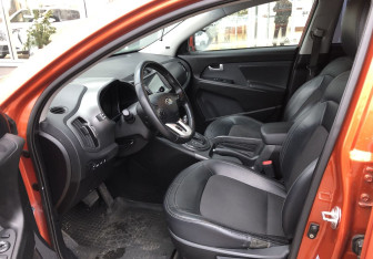 Подержанный автомобиль Kia Sportage 2011 года (9 фото)