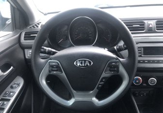 Подержанный автомобиль Kia Rio Sedan 2017 года (12 фото)