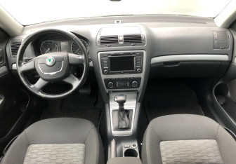 Подержанный автомобиль Skoda Octavia Liftback 2013 года (11 фото)