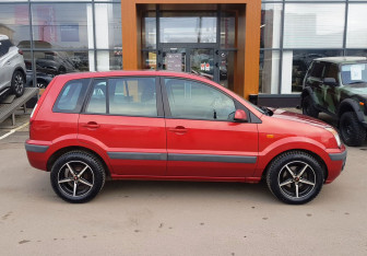 Подержанный автомобиль Ford Fusion 2007 года (4 фото)