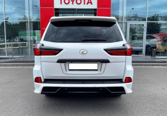 Подержанный автомобиль Lexus LX 2020 года (6 фото)