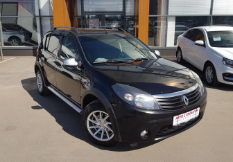 Подержанный автомобиль Renault Sandero 2011 года (3 фото)