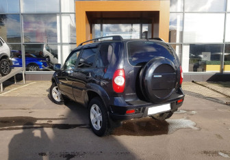 Подержанный автомобиль Chevrolet Niva 2014 года (7 фото)
