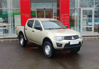 Подержанный автомобиль Mitsubishi L200 2011 года (3 фото)