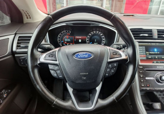 Подержанный автомобиль Ford Mondeo Sedan 2015 года (17 фото)