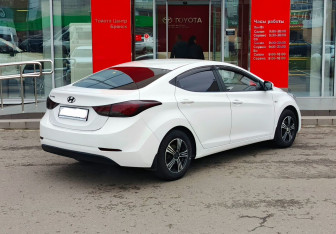 Подержанный автомобиль Hyundai Elantra Sedan 2015 года (5 фото)