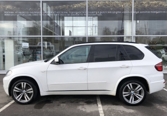 Подержанный автомобиль BMW X5 2008 года (8 фото)