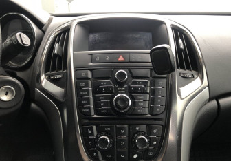 Подержанный автомобиль Opel Astra Hatchback 2010 года (14 фото)