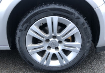 Подержанный автомобиль Opel Astra Sedan 2010 года (16 фото)