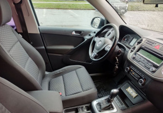 Подержанный автомобиль Volkswagen Tiguan 2010 года (14 фото)