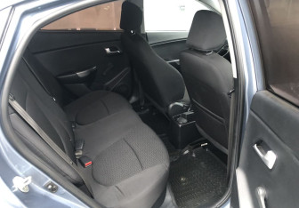 Подержанный автомобиль Kia Rio Sedan 2016 года (11 фото)