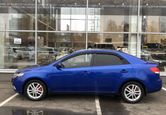 Подержанный автомобиль Kia Cerato Sedan 2010 года (8 фото)
