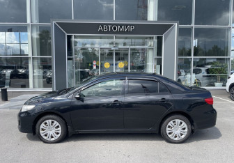 Подержанный автомобиль Toyota Corolla Sedan 2011 года (8 фото)