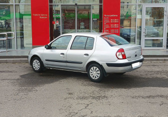 Подержанный автомобиль Renault Symbol 2005 года (7 фото)