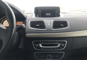 Подержанный автомобиль Renault Fluence 2012 года (14 фото)