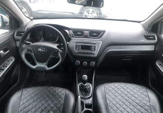 Подержанный автомобиль Kia Rio Sedan 2017 года (10 фото)
