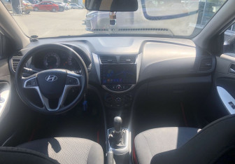 Подержанный автомобиль Hyundai Solaris Sedan 2012 года (10 фото)