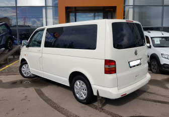 Подержанный автомобиль Volkswagen Transporter Minivan 2004 года (7 фото)