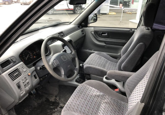 Подержанный автомобиль Honda CR-V 2000 года (9 фото)