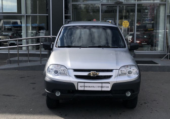 Подержанный автомобиль Chevrolet Niva 2013 года (2 фото)