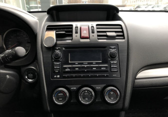 Подержанный автомобиль Subaru XV 2012 года (13 фото)