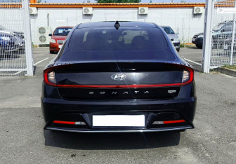 Подержанный автомобиль Hyundai Sonata 2020 года (6 фото)