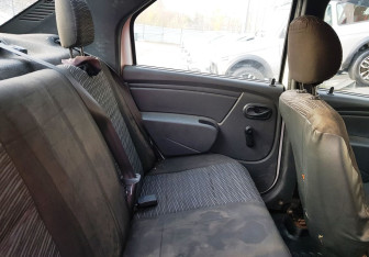 Подержанный автомобиль Renault Logan Sedan 2011 года (10 фото)