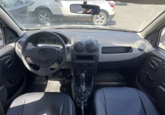Подержанный автомобиль Renault Sandero 2013 года (10 фото)