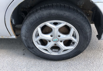 Подержанный автомобиль Mazda MPV 2002 года (15 фото)