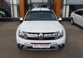 Подержанный автомобиль Renault Duster 2016 года (2 фото)