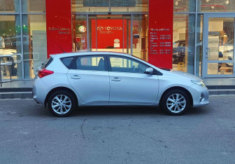Подержанный автомобиль Toyota Auris Hatchback 2013 года (4 фото)