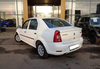 Подержанный автомобиль Renault Logan Sedan 2011 года (7 фото)